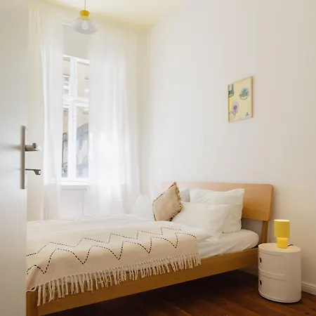 Nook Am Tempelhofer Feld Апартаменты *